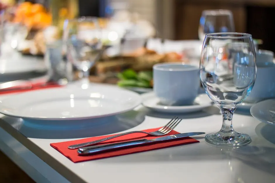 fine dining table - puzzle restaurant