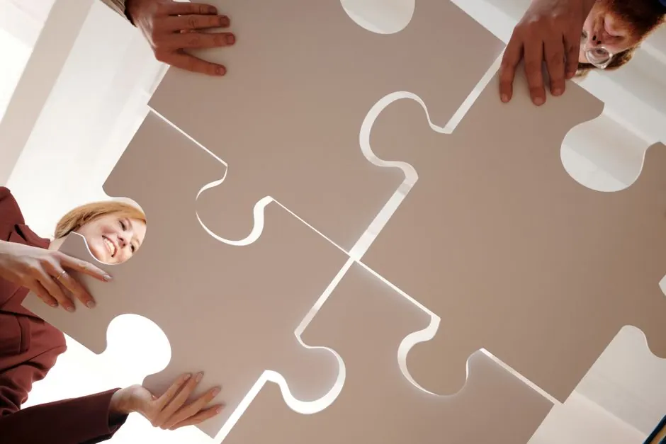 Puzzle Pieces Coming Together - play games right now